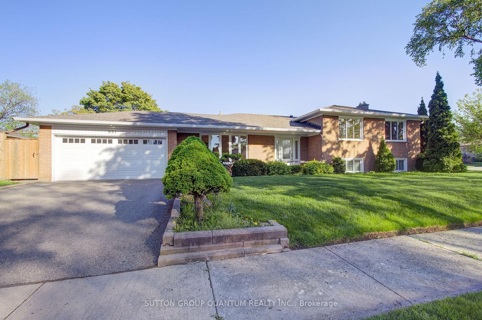 951 Streamway Crescent, Applewood, Mississauga 2