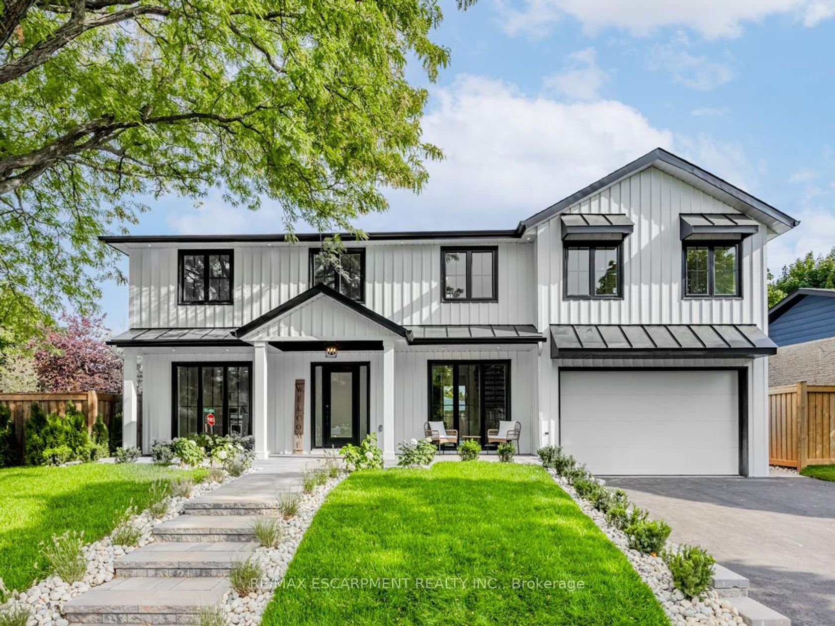 2212 Urwin Crescent, WO West, Oakville by Loree Meneguzzi Real Estate 2212 Urwin Crescent, WO West, Oakville