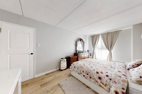 Photo 23 at 213 - 2 Glamorgan Avenue, Dorset Park, Toronto