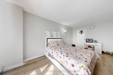 Photo 24 at 213 - 2 Glamorgan Avenue, Dorset Park, Toronto