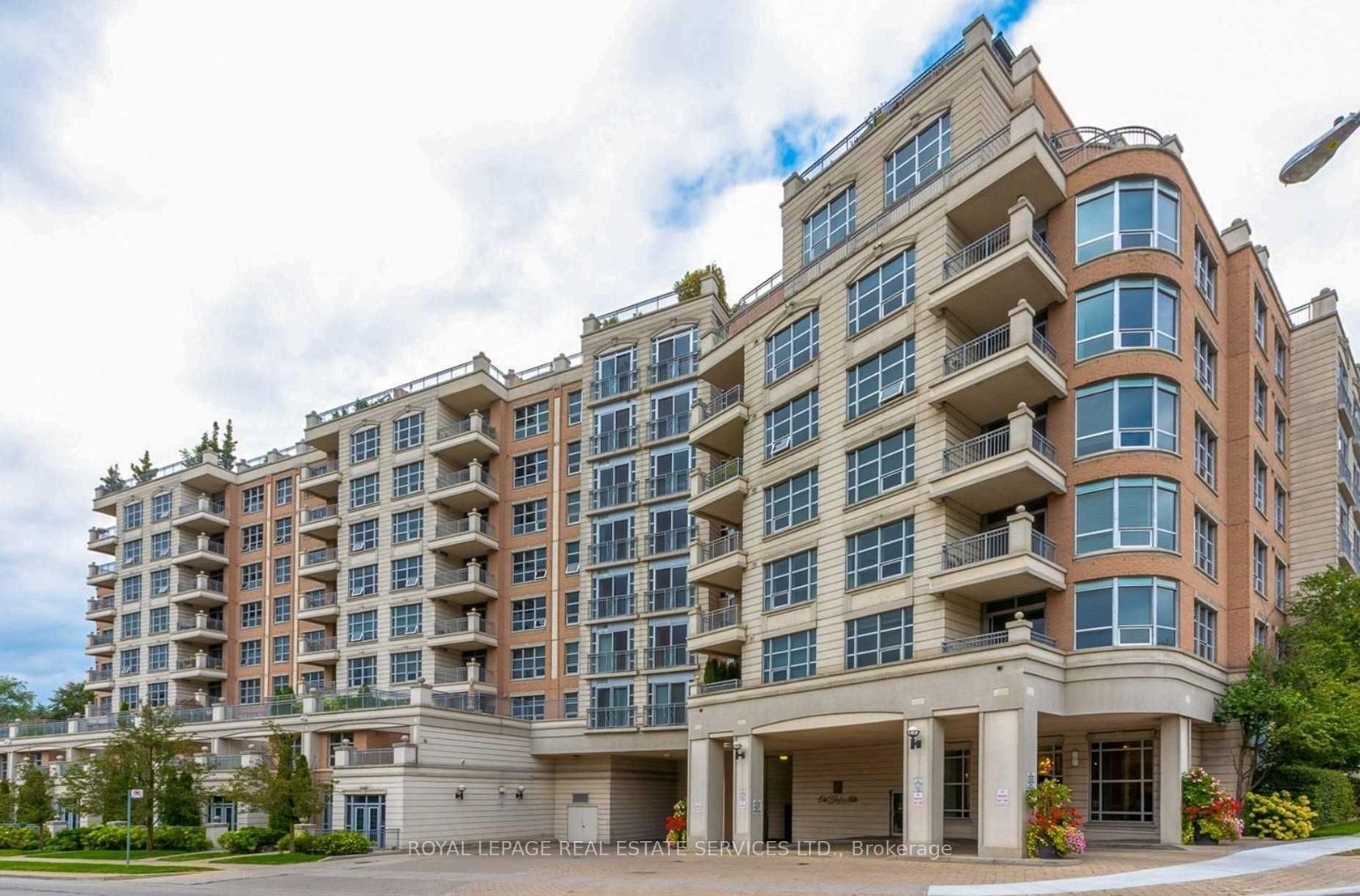 209 - 10 Old York Mills Road, York Mills, Toronto 