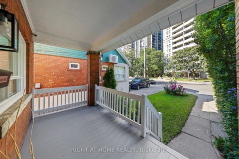 Photo 2 at 977 Broadview Avenue, Broadview North, Toronto