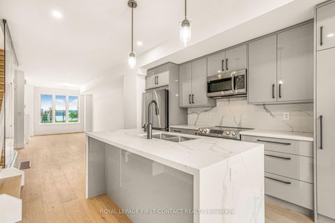 Photo 3 at 4 Alderwood Lane, Allandale, Barrie