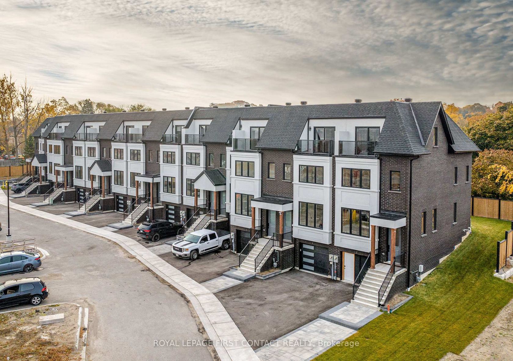 4 Alderwood Lane, Allandale, Barrie photo number 2