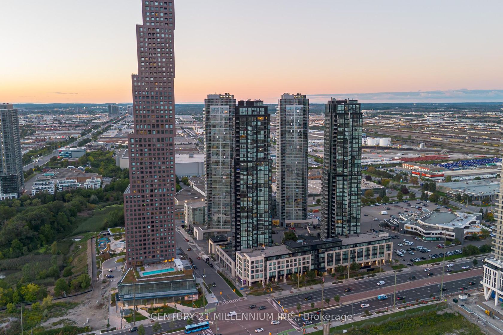 1704 - 2910 Highway 7 Road, Concord, Vaughan 