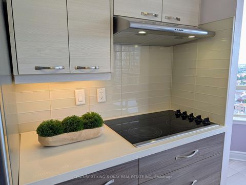 Photo 8 at 1611 - 150 Alton Towers Circle, Milliken, Toronto