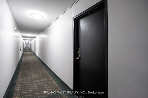 Photo 3 at 209 - 340 Dixon Road, The Westway, Toronto