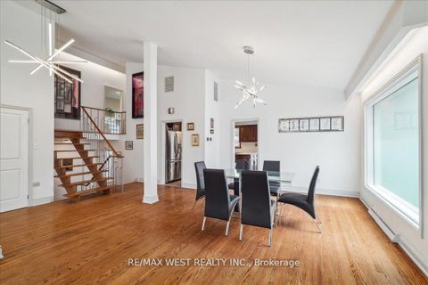 Photo 3 at 40 Arlstan Drive, Bathurst Manor, Toronto