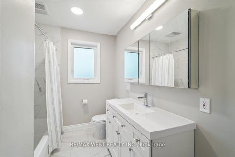 Photo 13 at 40 Arlstan Drive, Bathurst Manor, Toronto