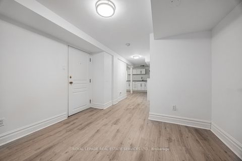 Photo 27 at 62 Lakeview Avenue, Bellwoods, Toronto