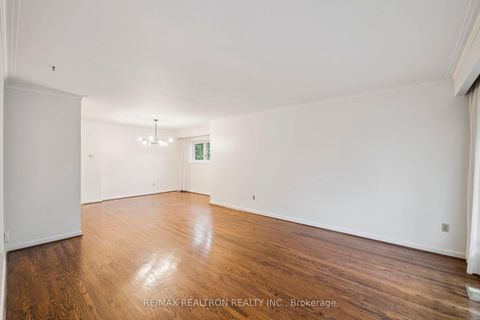 Photo 4 at 40 Marathon Crescent, Newtonbrook West, Toronto