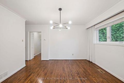 Photo 7 at 40 Marathon Crescent, Newtonbrook West, Toronto