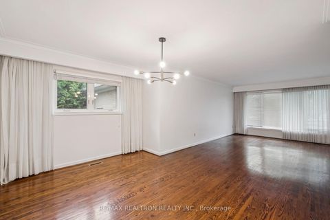 Photo 8 at 40 Marathon Crescent, Newtonbrook West, Toronto