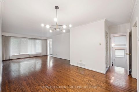 Photo 9 at 40 Marathon Crescent, Newtonbrook West, Toronto