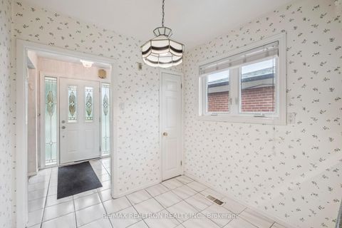 Photo 16 at 40 Marathon Crescent, Newtonbrook West, Toronto
