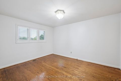 Photo 18 at 40 Marathon Crescent, Newtonbrook West, Toronto