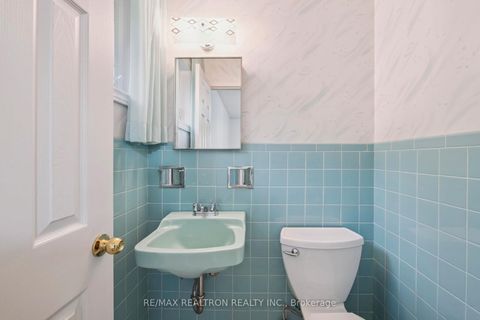Photo 22 at 40 Marathon Crescent, Newtonbrook West, Toronto