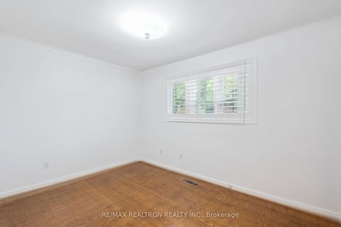 Photo 23 at 40 Marathon Crescent, Newtonbrook West, Toronto