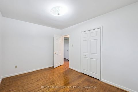 Photo 24 at 40 Marathon Crescent, Newtonbrook West, Toronto