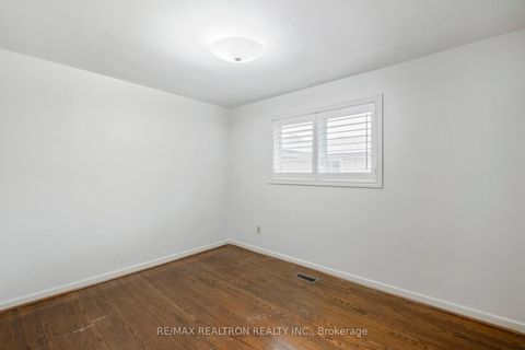 Photo 26 at 40 Marathon Crescent, Newtonbrook West, Toronto