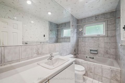Photo 27 at 40 Marathon Crescent, Newtonbrook West, Toronto