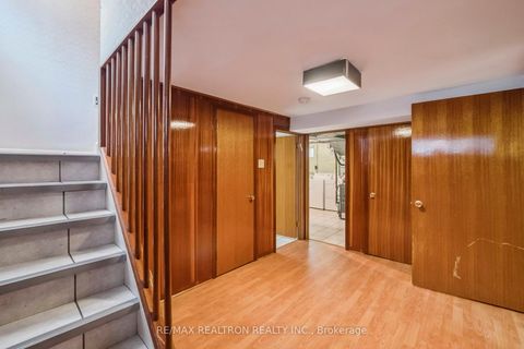 Photo 28 at 40 Marathon Crescent, Newtonbrook West, Toronto