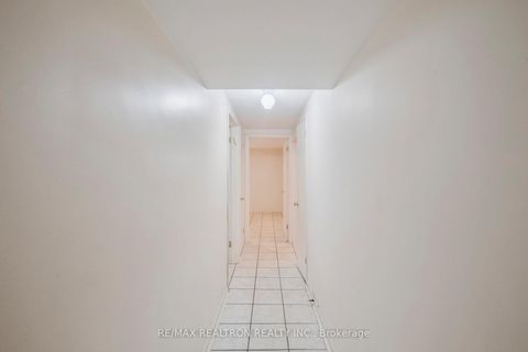 Photo 34 at 40 Marathon Crescent, Newtonbrook West, Toronto
