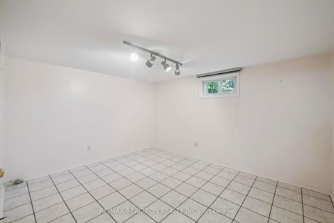 Photo 35 at 40 Marathon Crescent, Newtonbrook West, Toronto