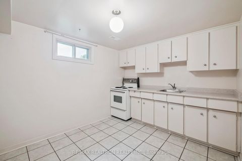 Photo 39 at 40 Marathon Crescent, Newtonbrook West, Toronto