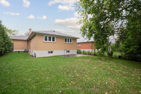 Photo 43 at 40 Marathon Crescent, Newtonbrook West, Toronto