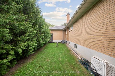 Photo 44 at 40 Marathon Crescent, Newtonbrook West, Toronto