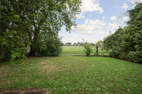 Photo 46 at 40 Marathon Crescent, Newtonbrook West, Toronto