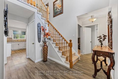 Photo 4 at 230 Browning Trail, Letitia Heights, Barrie