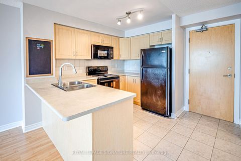 Photo 1 at 402 - 212 Eglinton Avenue, Mount Pleasant West, Toronto