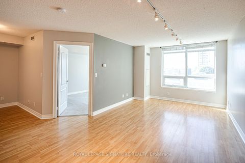 Photo 5 at 402 - 212 Eglinton Avenue, Mount Pleasant West, Toronto
