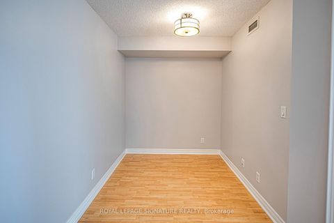 Photo 10 at 402 - 212 Eglinton Avenue, Mount Pleasant West, Toronto