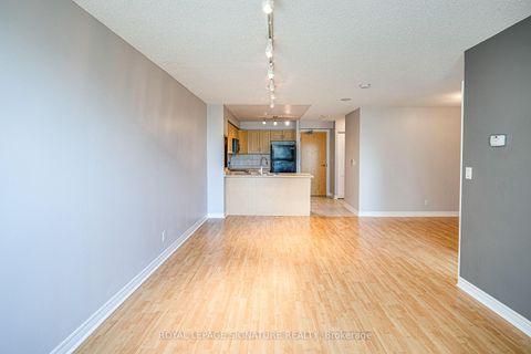 Photo 11 at 402 - 212 Eglinton Avenue, Mount Pleasant West, Toronto