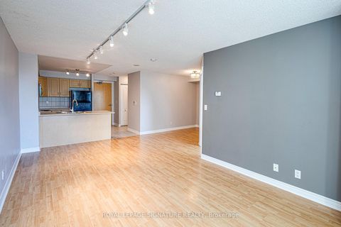 Photo 12 at 402 - 212 Eglinton Avenue, Mount Pleasant West, Toronto