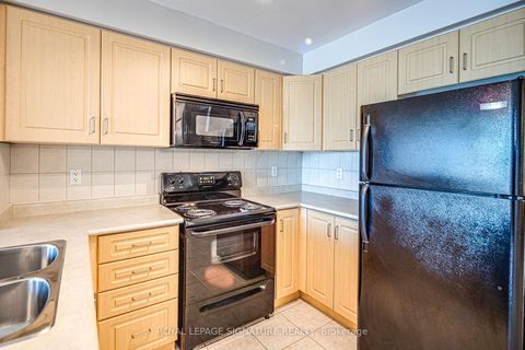 Photo 13 at 402 - 212 Eglinton Avenue, Mount Pleasant West, Toronto