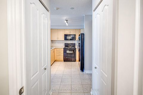 Photo 15 at 402 - 212 Eglinton Avenue, Mount Pleasant West, Toronto