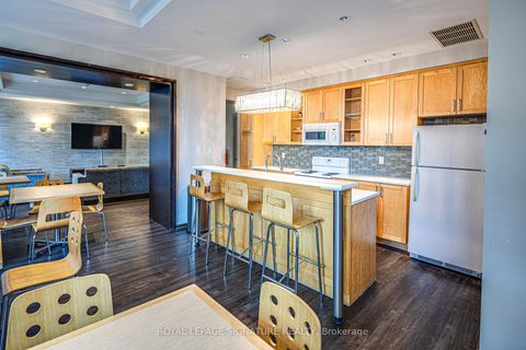Photo 23 at 402 - 212 Eglinton Avenue, Mount Pleasant West, Toronto