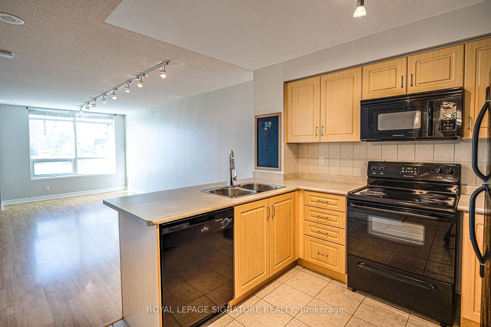 402 - 212 Eglinton Avenue, Mount Pleasant West, Toronto 