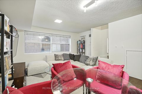 Photo 4 at 116 - 11 St Joseph Street, Bay Street Corridor, Toronto