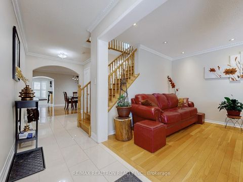 Photo 4 at 47 Skipperhill Crescent, Rouge E11, Toronto