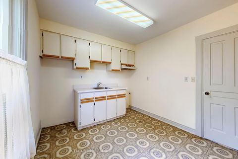 Photo 12 at 60 Ulster Street, University, Toronto Photo 12 at 60 Ulster Street, University, Toronto