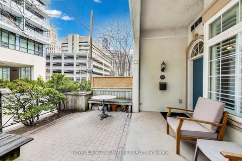 Photo 8 at 72 St. Patrick Street, Chinatown, Toronto