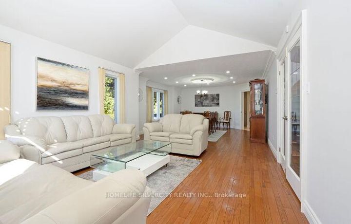 Photo 9 at 126 Montmorency Drive, Red Hill, Hamilton