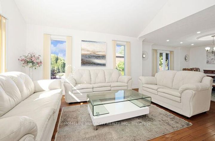 Photo 11 at 126 Montmorency Drive, Red Hill, Hamilton