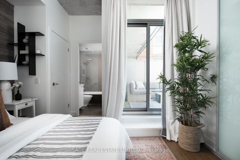 Photo 15 at 401 - 2 Gladstone Avenue, Little Portugal, Toronto