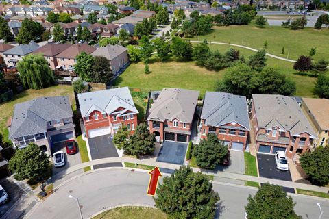 Photo 2 at 52 Monteith Crescent, Maple, Vaughan